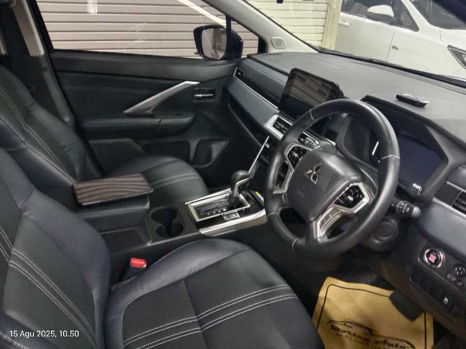 Foto Mobil Bekas Kabin Depan Mitsubishi Xpander 1.5 Cross tahun 2023