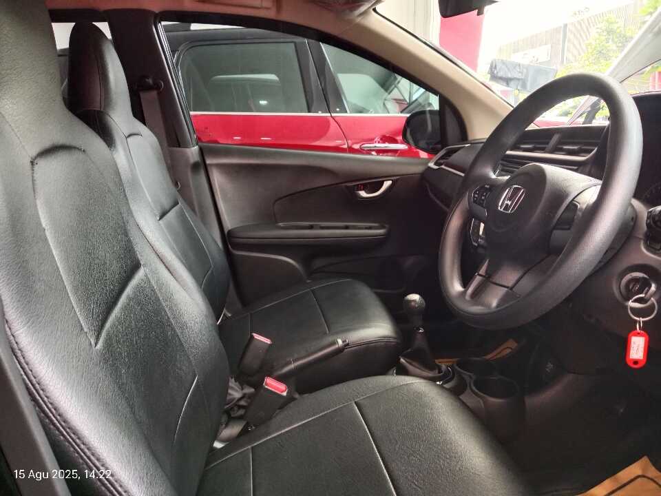 Foto Mobil Bekas Kabin Depan Honda Brio 1.2 Satya E tahun 2021