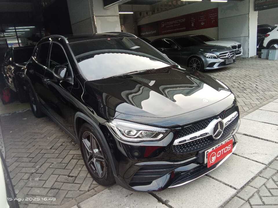 2023 Mercedes-Benz GLA200 1.3 - Foto 1 dari 6