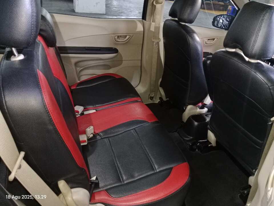Foto Mobil Bekas Kabin Belakang Honda Mobilio 1.5 E tahun 2017