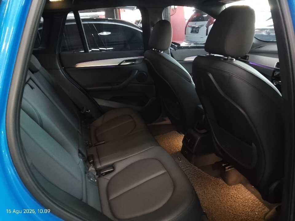Foto Mobil Bekas Kabin Belakang BMW X1 1.5 Sdrive18i tahun 2022