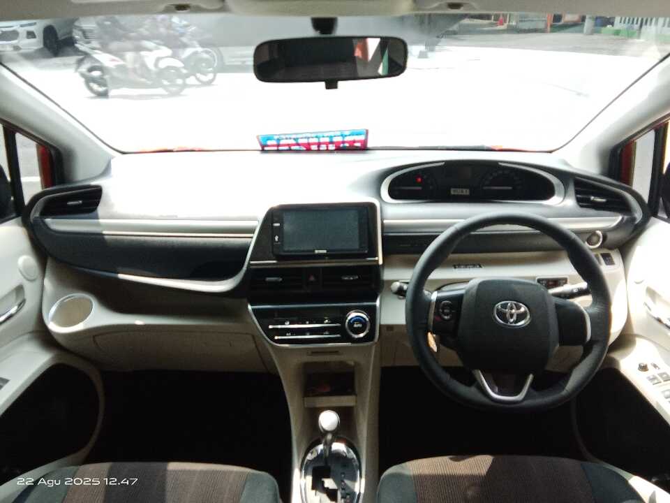 Foto Mobil Bekas Dashboard Toyota Sienta 1.5 V tahun 2017