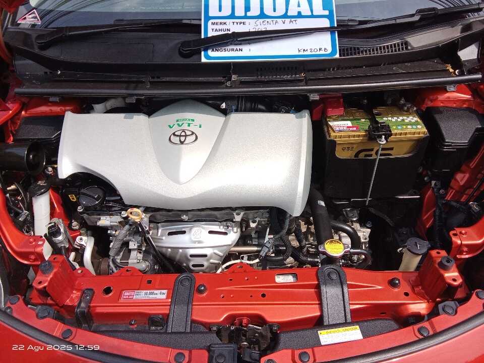 Foto Mobil Bekas Mesin Toyota Sienta 1.5 V tahun 2017