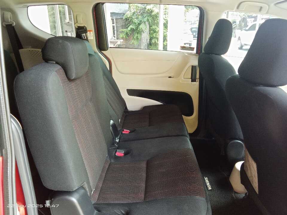 Foto Mobil Bekas Kabin Belakang Toyota Sienta 1.5 V tahun 2017