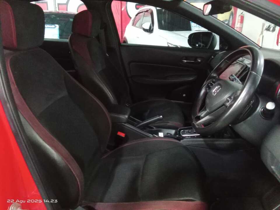 Foto Mobil Bekas Kabin Depan Honda City 1.5 RS Hatchback tahun 2021