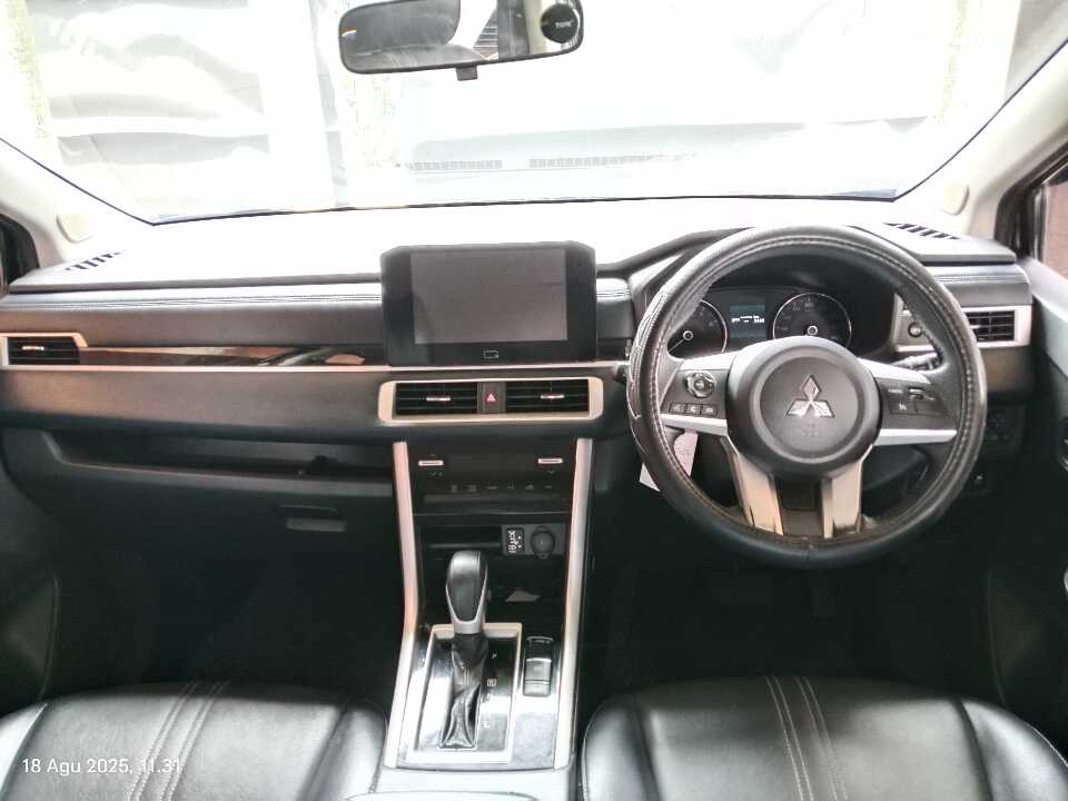 Foto Mobil Bekas Dashboard Mitsubishi Xpander 1.5 Cross tahun 2022