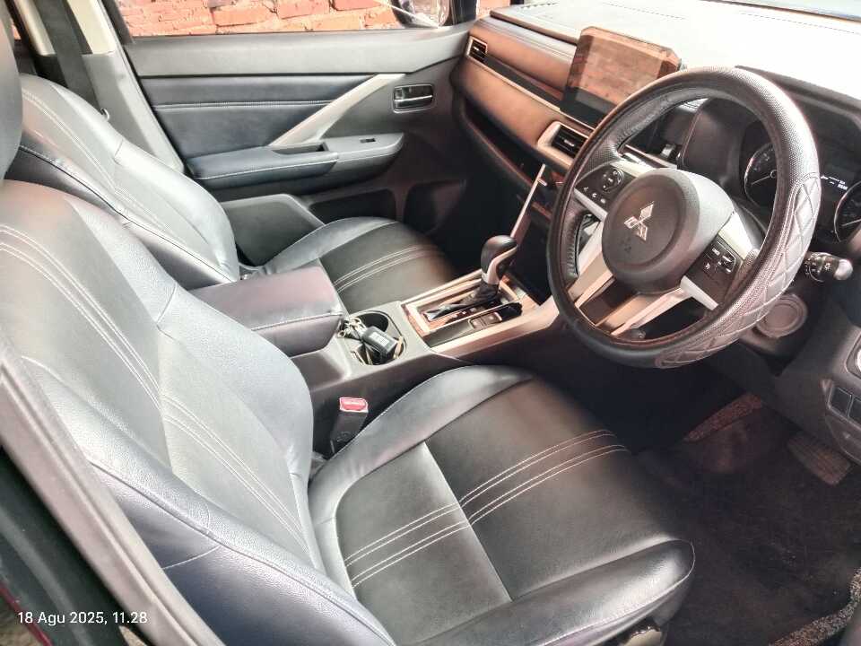 Foto Mobil Bekas Kabin Depan Mitsubishi Xpander 1.5 Cross tahun 2022