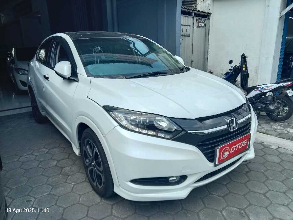2015 Honda HR-V 1.8 RS - Foto 1 dari 6