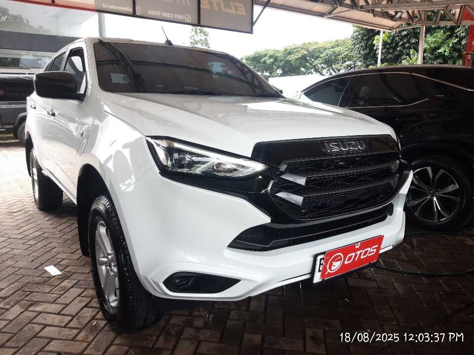 2023 Isuzu MU-X 2.5 4X4 - Foto 1 dari 6