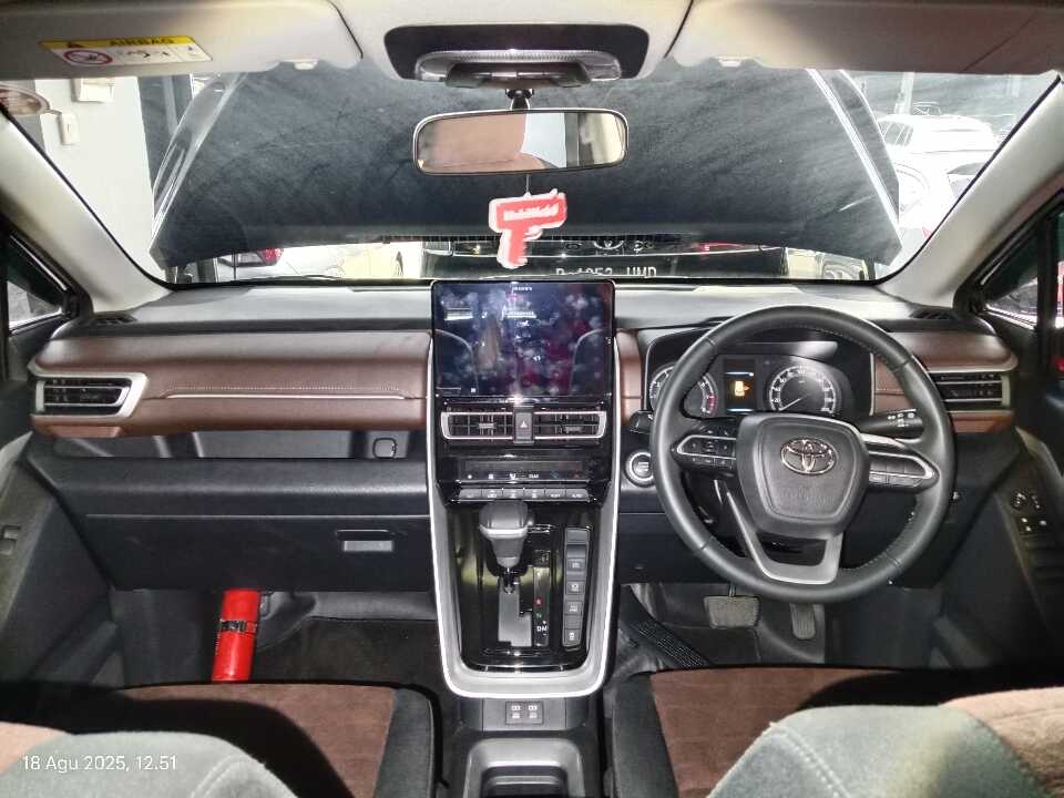 Foto Mobil Bekas Dashboard Toyota Innova 2.0 Zenix G CVT tahun 2023