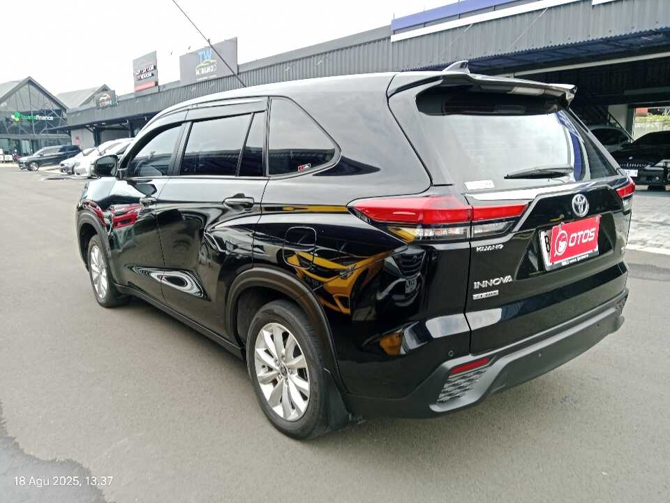 Foto Mobil Bekas Kiri Belakang Toyota Innova 2.0 Zenix G CVT tahun 2023