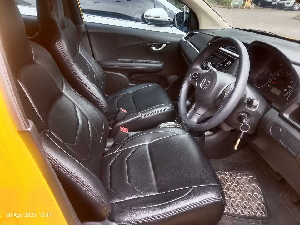 Foto Mobil Bekas Kabin Depan Honda Brio 1.2 Satya E tahun 2022