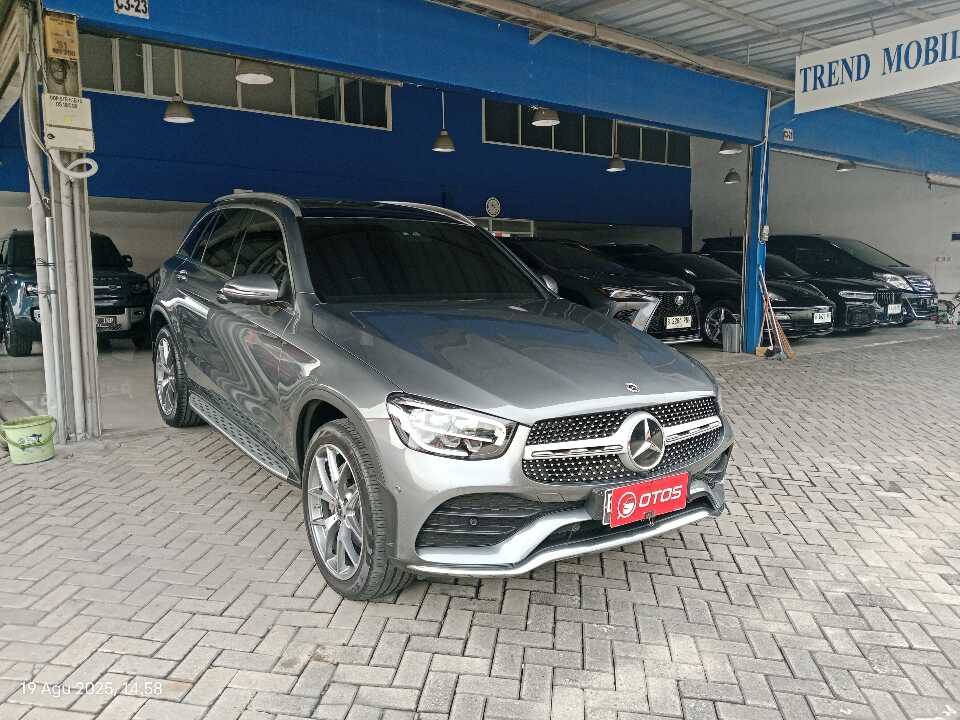 2021 Mercedes-Benz GLC200 2.0 - Foto 1 dari 6