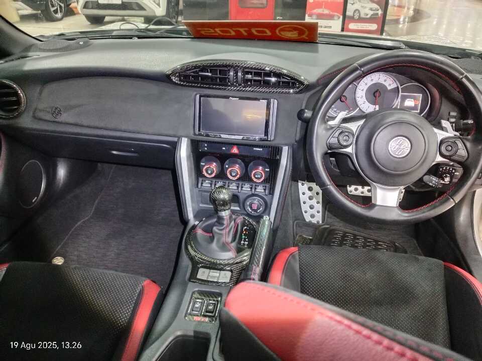 Foto Mobil Bekas Dashboard Toyota 86 2.0 tahun 2018