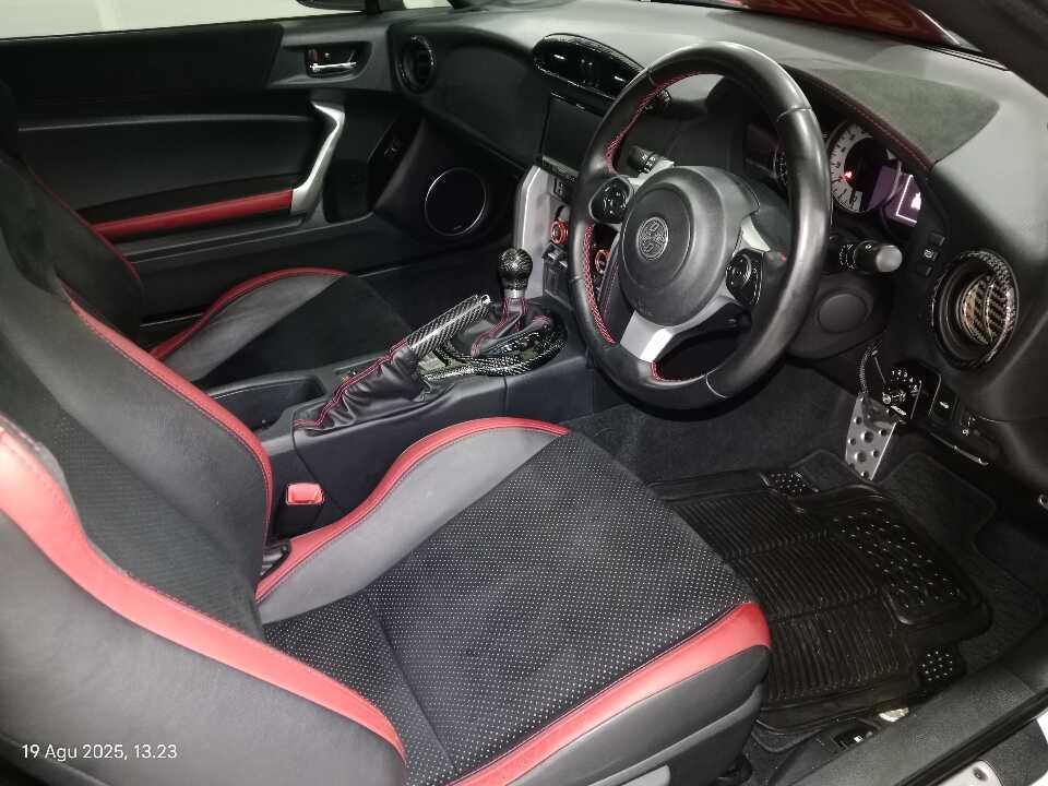Foto Mobil Bekas Kabin Depan Toyota 86 2.0 tahun 2018