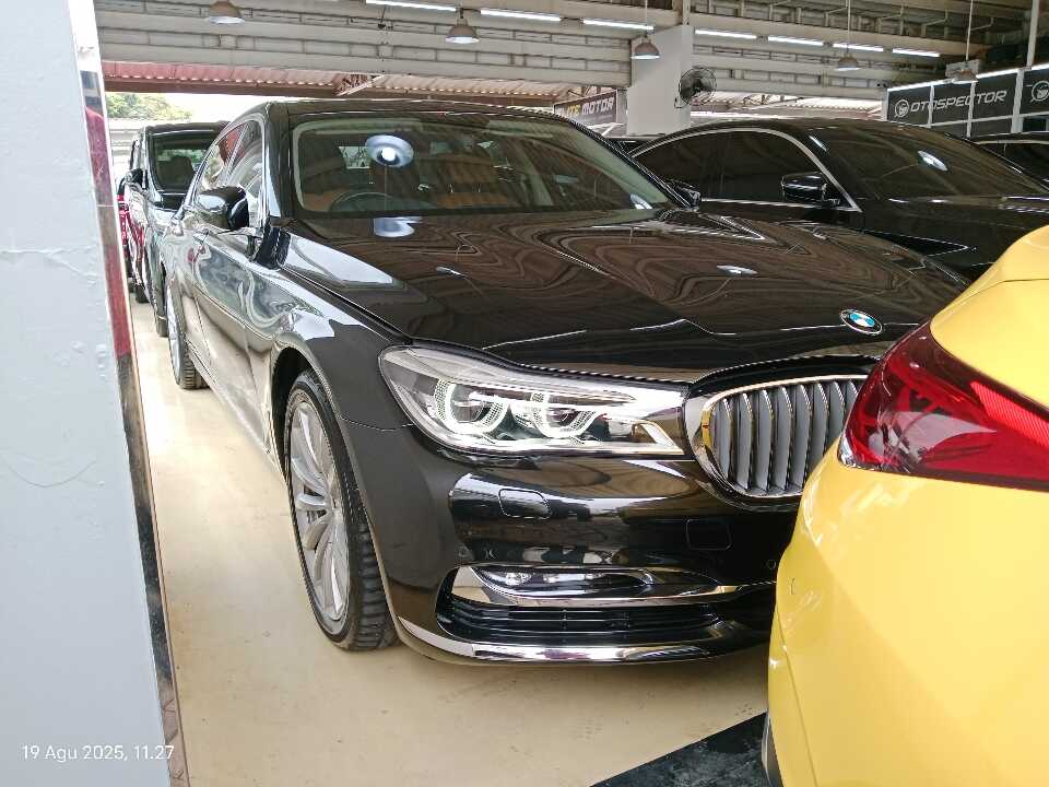 2017 BMW 740Li 3.0 - Foto 1 dari 6