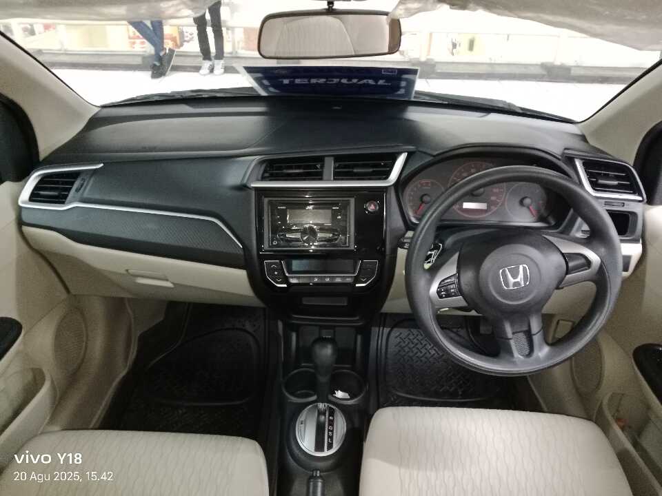 Foto Mobil Bekas Dashboard Honda Brio 1.2 Satya E tahun 2017