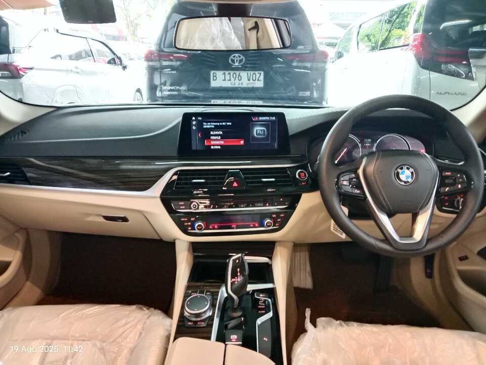 Foto Mobil Bekas Dashboard BMW 520i 2.0 Luxury tahun 2018