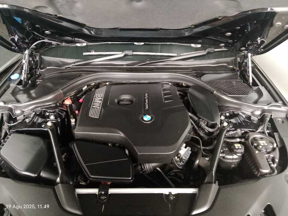 Foto Mobil Bekas Mesin BMW 520i 2.0 Luxury tahun 2018