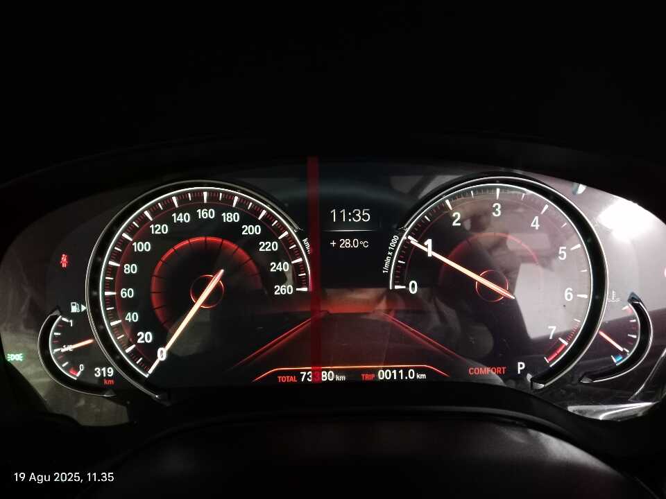 Foto Mobil Bekas Odometer BMW 520i 2.0 Luxury tahun 2018