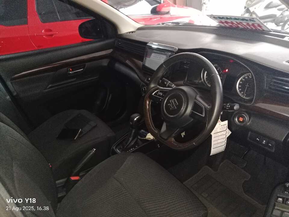 Foto Mobil Bekas Kabin Depan Suzuki Ertiga 1.5 GL tahun 2021