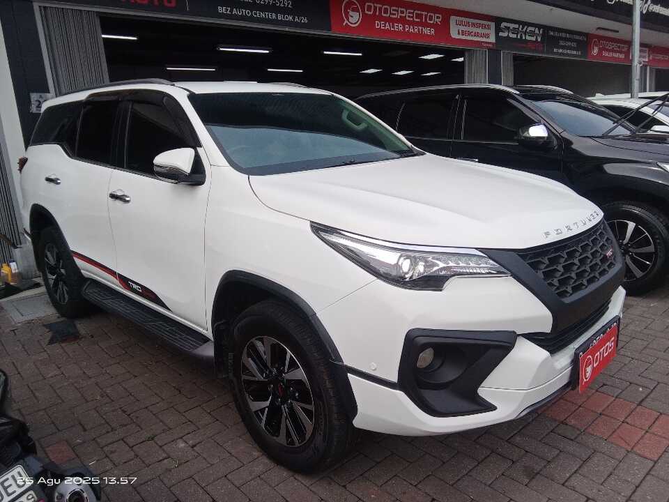 2016 Toyota Fortuner 2.4 4X2 VRZ - Foto 1 dari 6