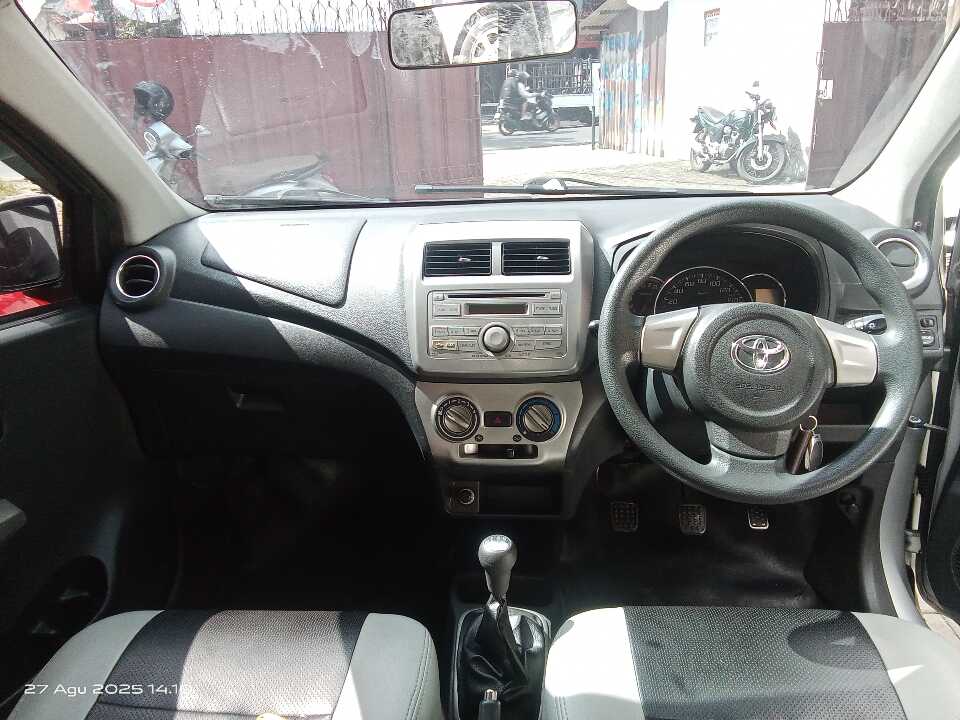 Foto Mobil Bekas Dashboard Toyota Agya 1.0 G tahun 2015
