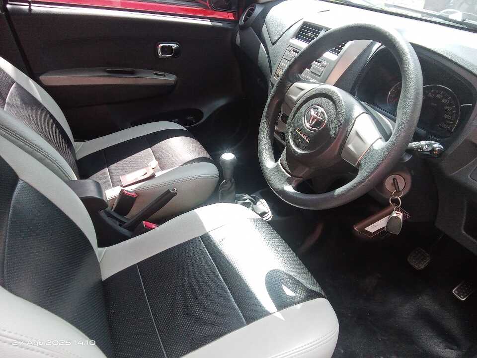 Foto Mobil Bekas Kabin Depan Toyota Agya 1.0 G tahun 2015