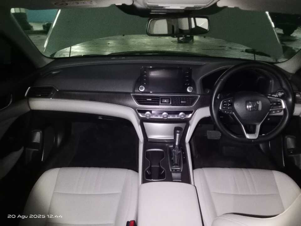 Foto Mobil Bekas Dashboard Honda Accord 1.5 TC EL tahun 2021