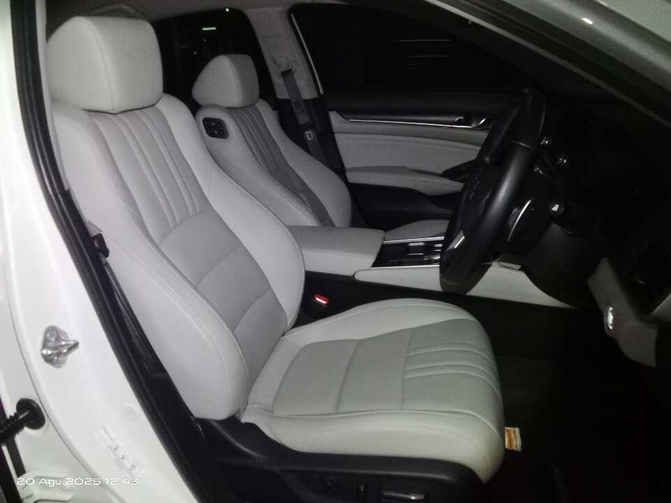 Foto Mobil Bekas Kabin Depan Honda Accord 1.5 TC EL tahun 2021