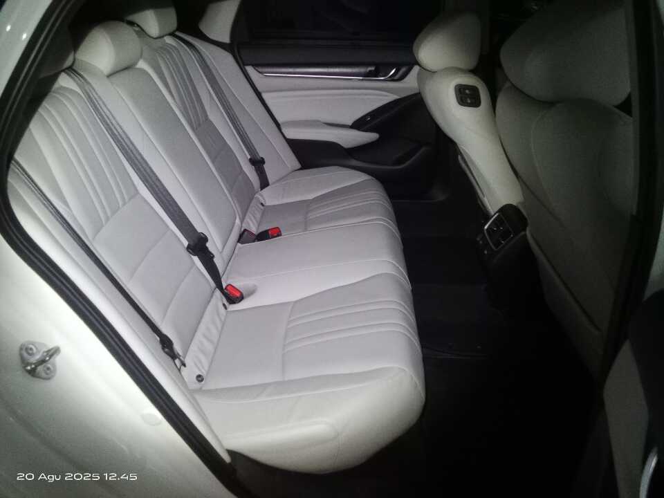 Foto Mobil Bekas Kabin Belakang Honda Accord 1.5 TC EL tahun 2021