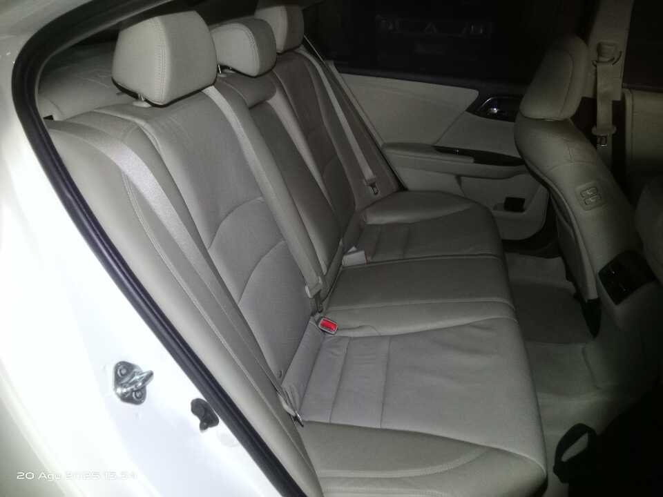 Foto Mobil Bekas Kabin Belakang Honda Accord 2.4 VTi-L tahun 2013