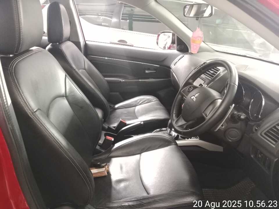 Foto Mobil Bekas Kabin Depan Mitsubishi Outlander Sport 2.0 PX tahun 2016