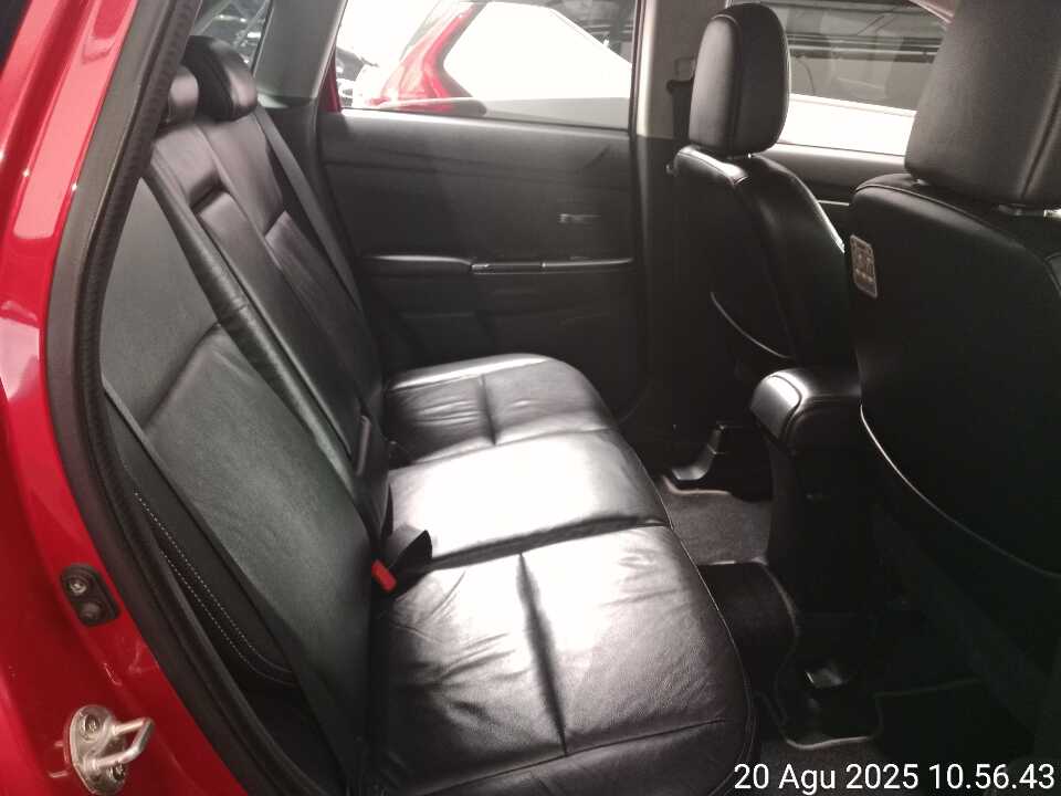 Foto Mobil Bekas Kabin Belakang Mitsubishi Outlander Sport 2.0 PX tahun 2016