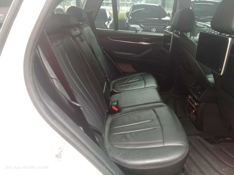 Foto Mobil Bekas Kabin Belakang BMW X5 3.0 Xdrive35i Executive tahun 2017