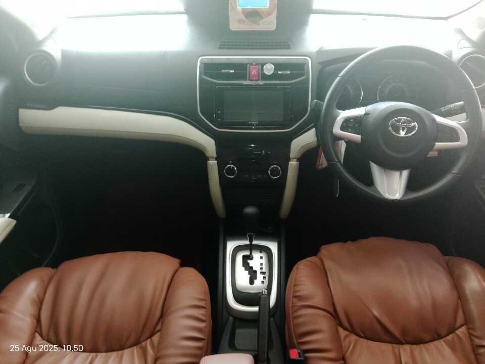 Foto Mobil Bekas Dashboard Toyota Rush 1.5 S tahun 2018