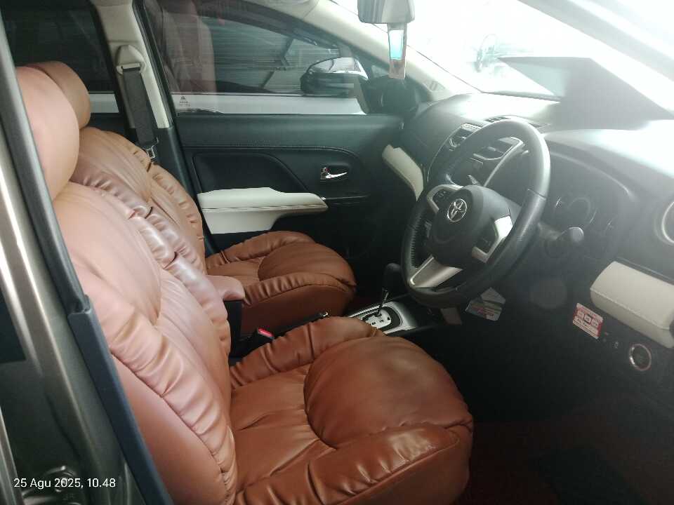 Foto Mobil Bekas Kabin Depan Toyota Rush 1.5 S tahun 2018