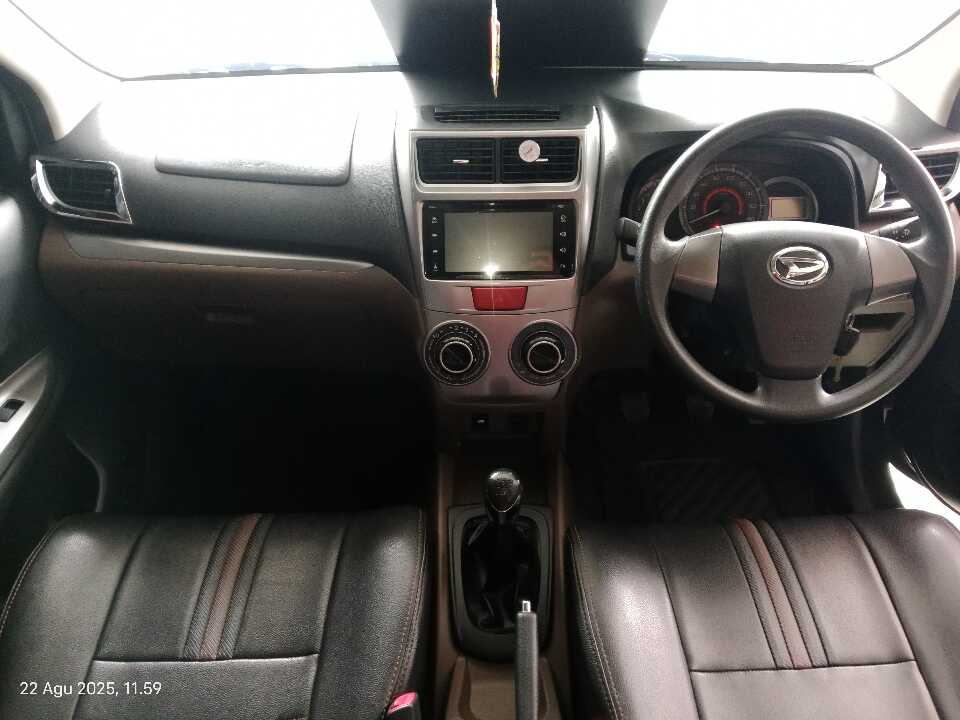Foto Mobil Bekas Dashboard Daihatsu Xenia 1.3 R tahun 2018