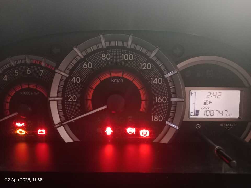 Foto Mobil Bekas Odometer Daihatsu Xenia 1.3 R tahun 2018