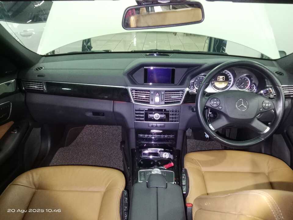 Foto Mobil Bekas Dashboard Mercedes-Benz E300 3.0 tahun 2012