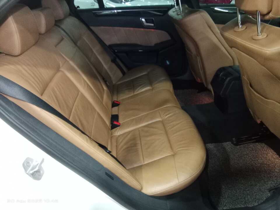 Foto Mobil Bekas Kabin Belakang Mercedes-Benz E300 3.0 tahun 2012