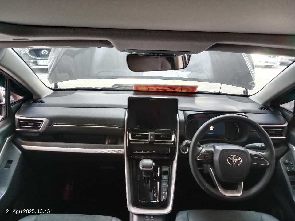 Foto Mobil Bekas Dashboard Toyota Innova 2.0 Zenix G HV CVT tahun 2024