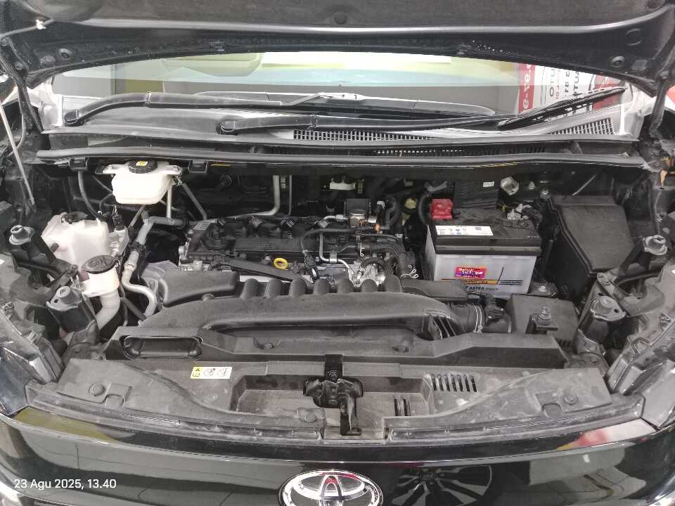 Foto Mobil Bekas Mesin Toyota Voxy 2.0 tahun 2022