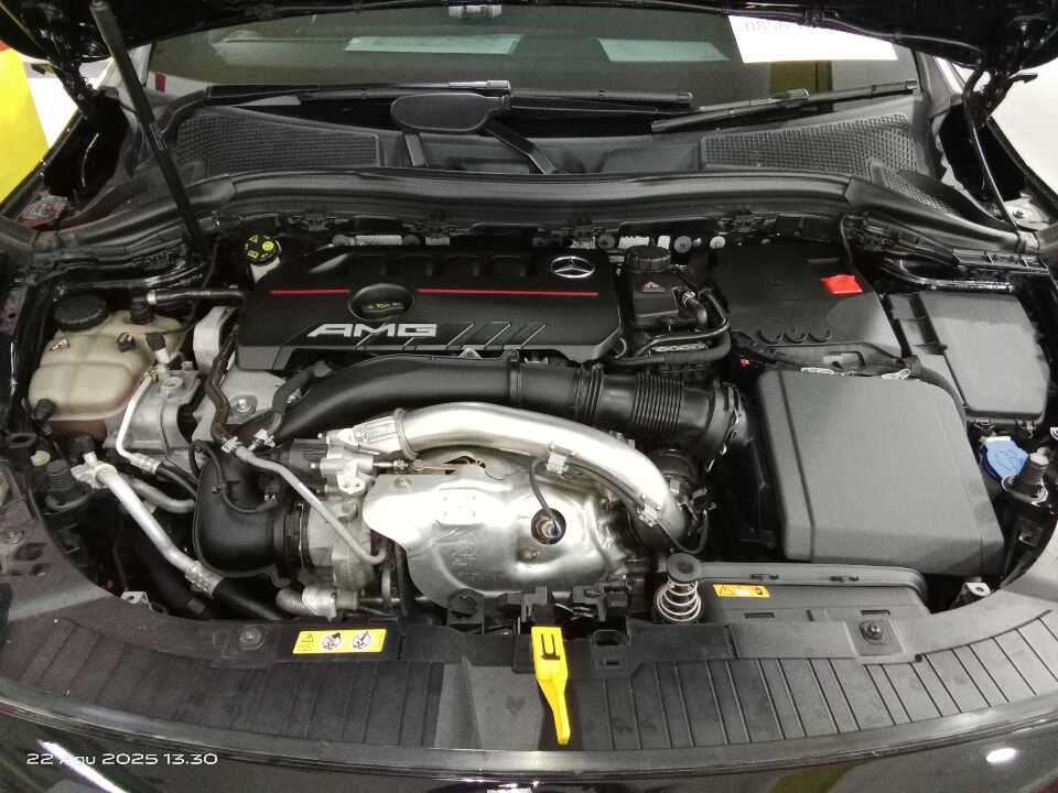 Foto Mobil Bekas Mesin Mercedes-Benz GLA35 AMG 2.0 4Matic tahun 2021