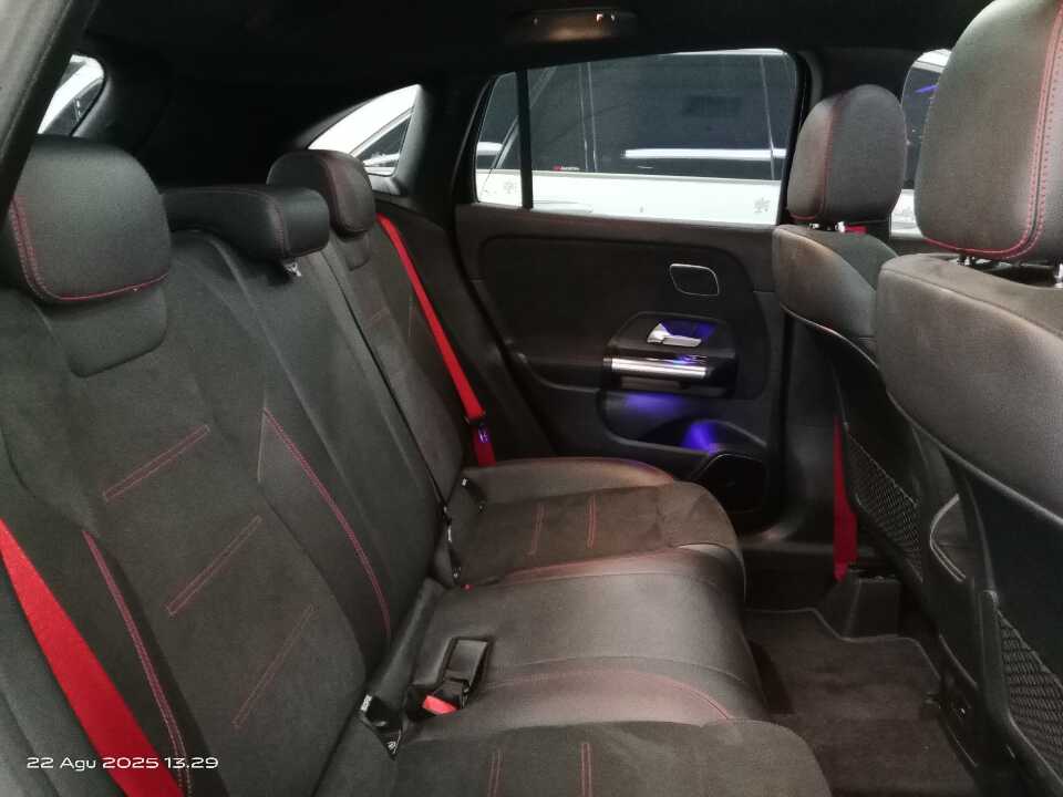 Foto Mobil Bekas Kabin Belakang Mercedes-Benz GLA35 AMG 2.0 4Matic tahun 2021
