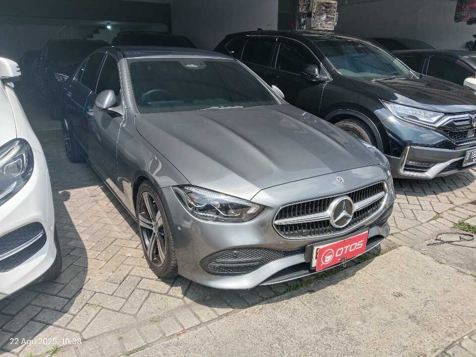 2023 Mercedes-Benz C200 1.5 - Foto 1 dari 6