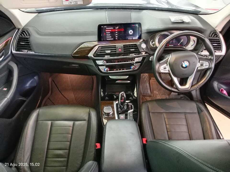 Foto Mobil Bekas Dashboard BMW X3 2.0 Xdrive20i Luxury tahun 2019
