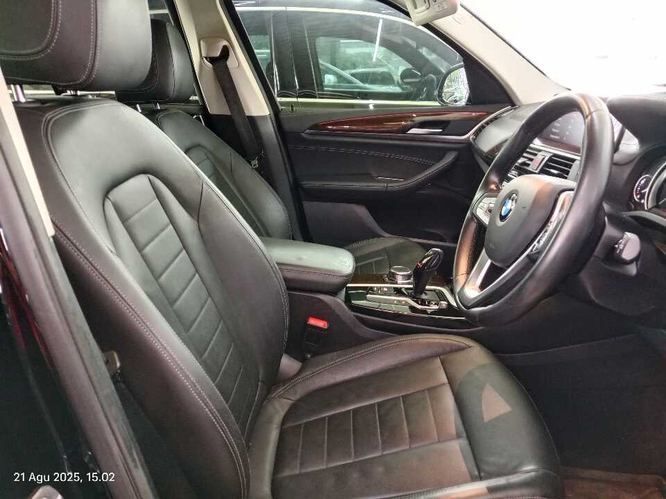 Foto Mobil Bekas Kabin Depan BMW X3 2.0 Xdrive20i Luxury tahun 2019
