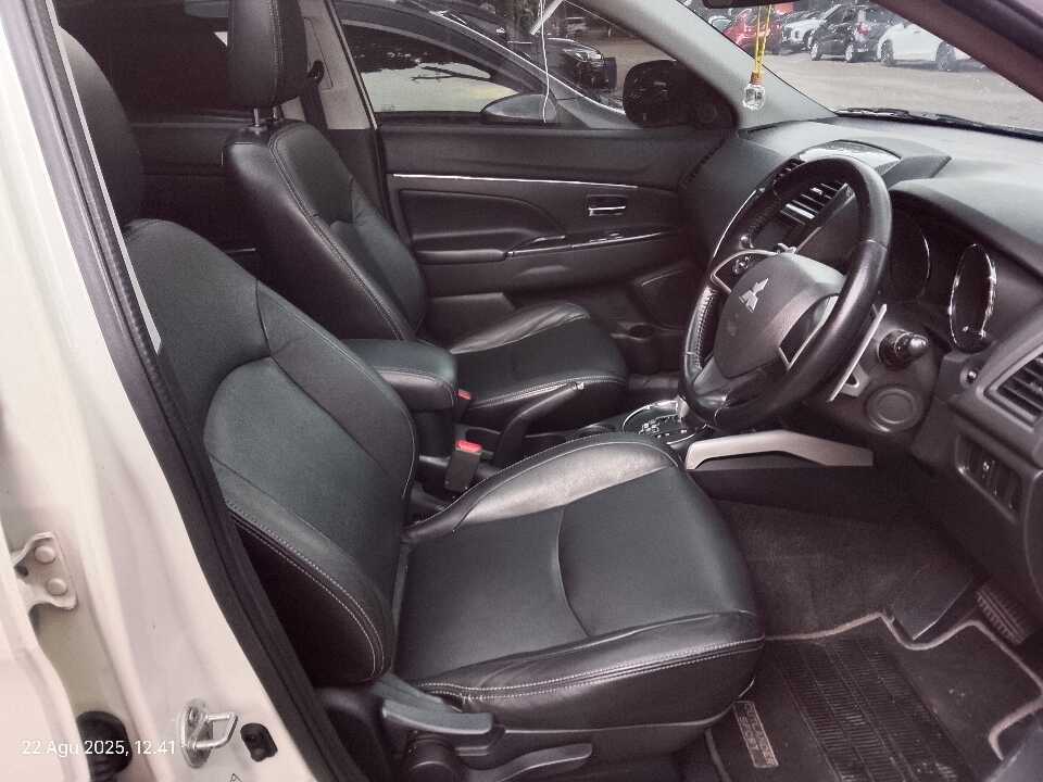 Foto Mobil Bekas Kabin Depan Mitsubishi Outlander Sport 2.0 PX tahun 2015