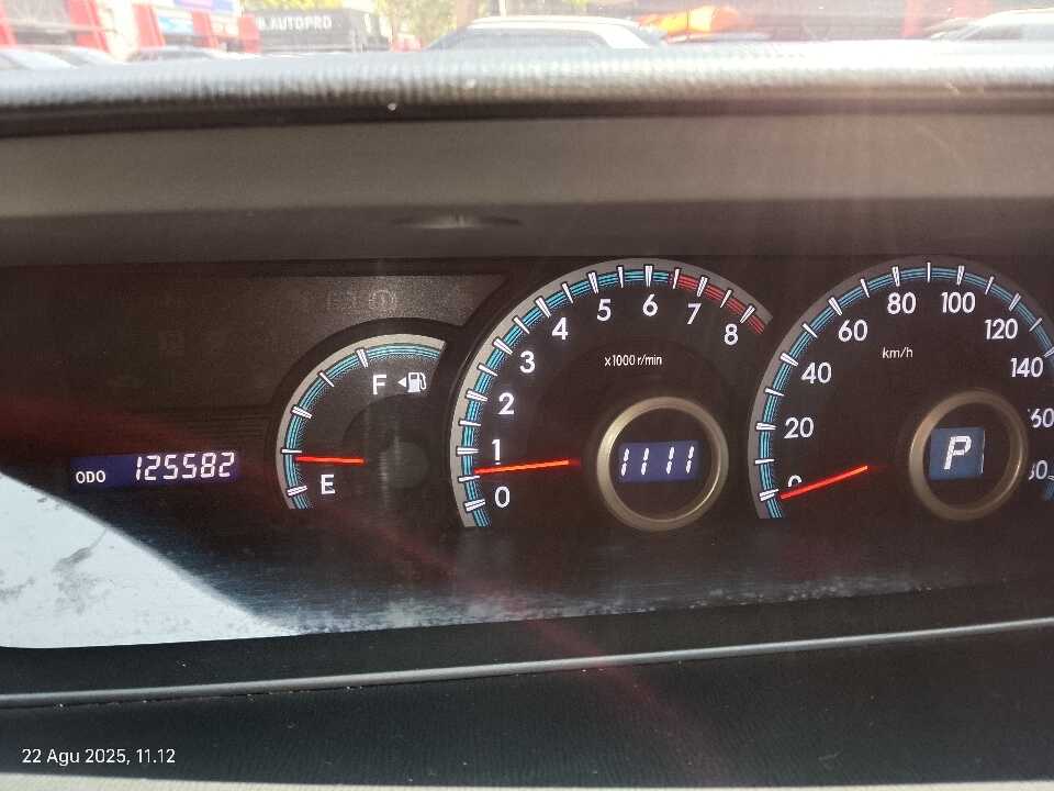 Foto Mobil Bekas Odometer Toyota NAV1 2.0 V tahun 2014